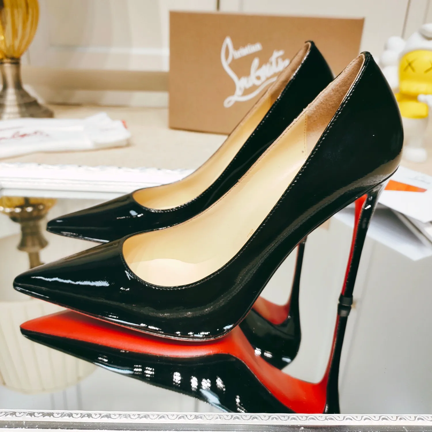 👟👟Ex-factory price 560👟👟 Women's shoes, women's clothing, women's shoes, women's clothing 🎀Christian Louboutin (Christian Louboutin) CL red-soled shoes, early spring style.  A must-have high-heeled shoe for fairies, with 5 types of heel heights to choose from! The original version was disassembled and developed, produced with original craftsmanship, and after 3 months of continuous debugging, it can be shipped perfectly. Stable and comfortable high heels allow every fairy to control them easily. The lines on the back of the foot are super sexy and suitable for various occasions. Original matching packaging! 💞Fabric: Imported sheepskin, cow patent leather, cowhide + special materials (other materials and colors can be customized according to drawings) 💕Inner lining, feet: imported sheepskin! 💕Outsole: Italian red high-gloss leather outsole 💕Heel height: 10cm 💕Number of sizes: 35-39 (34/40/41 can be customized)